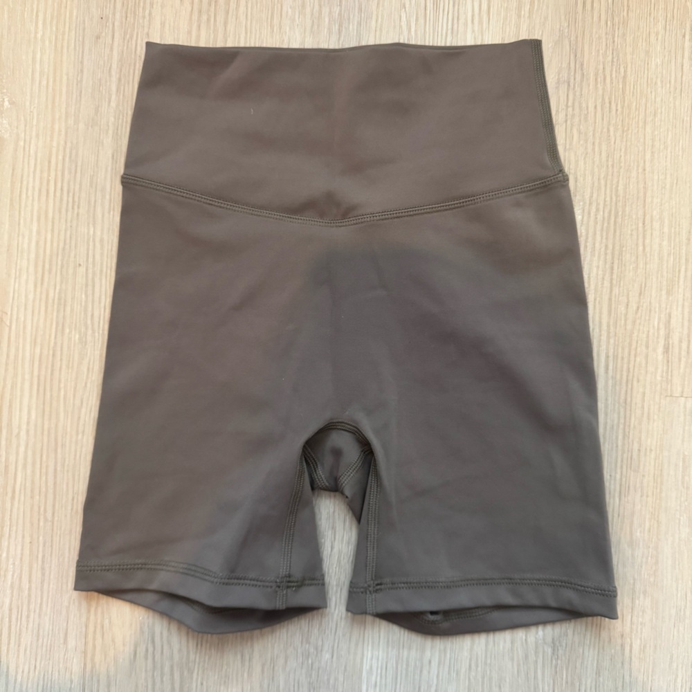FORM biker shorts